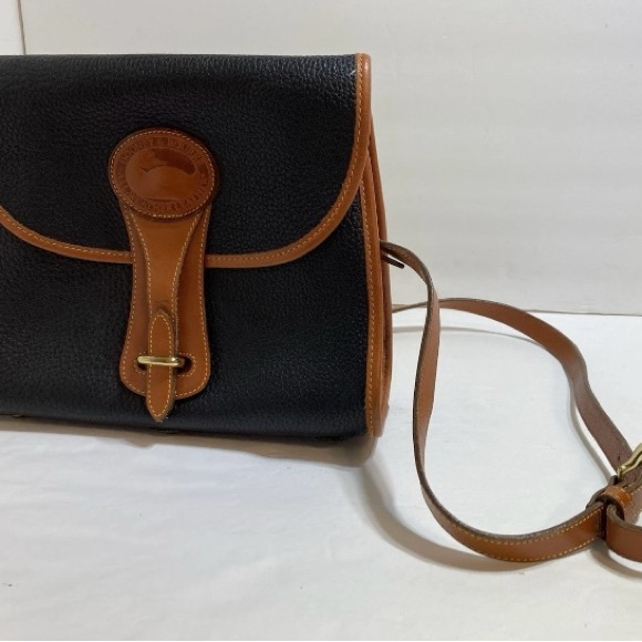 VTG dooney & bourke saddle crossbody Blk/br pebble leather brass hardware purse - Picture 1 of 7